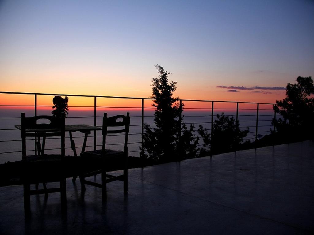 Serenity Boutique Suites Αθάνι Εξωτερικό φωτογραφία